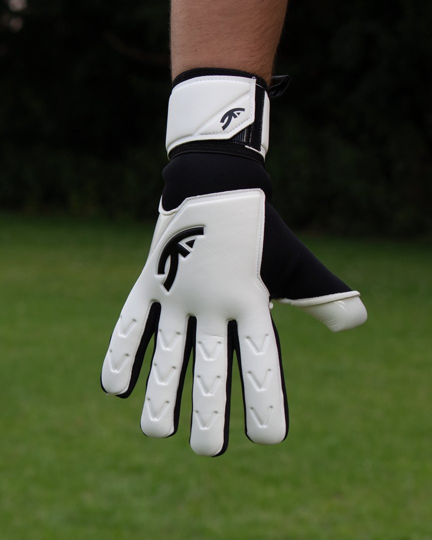 Goalkeeper Gloves Pinnacle Goalkeeping