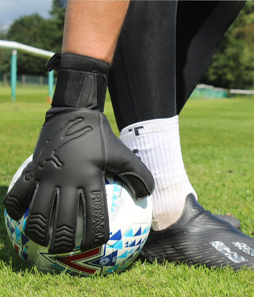Pinnacle PRO Blackout Roll Finger - Pinnacle Goalkeeping